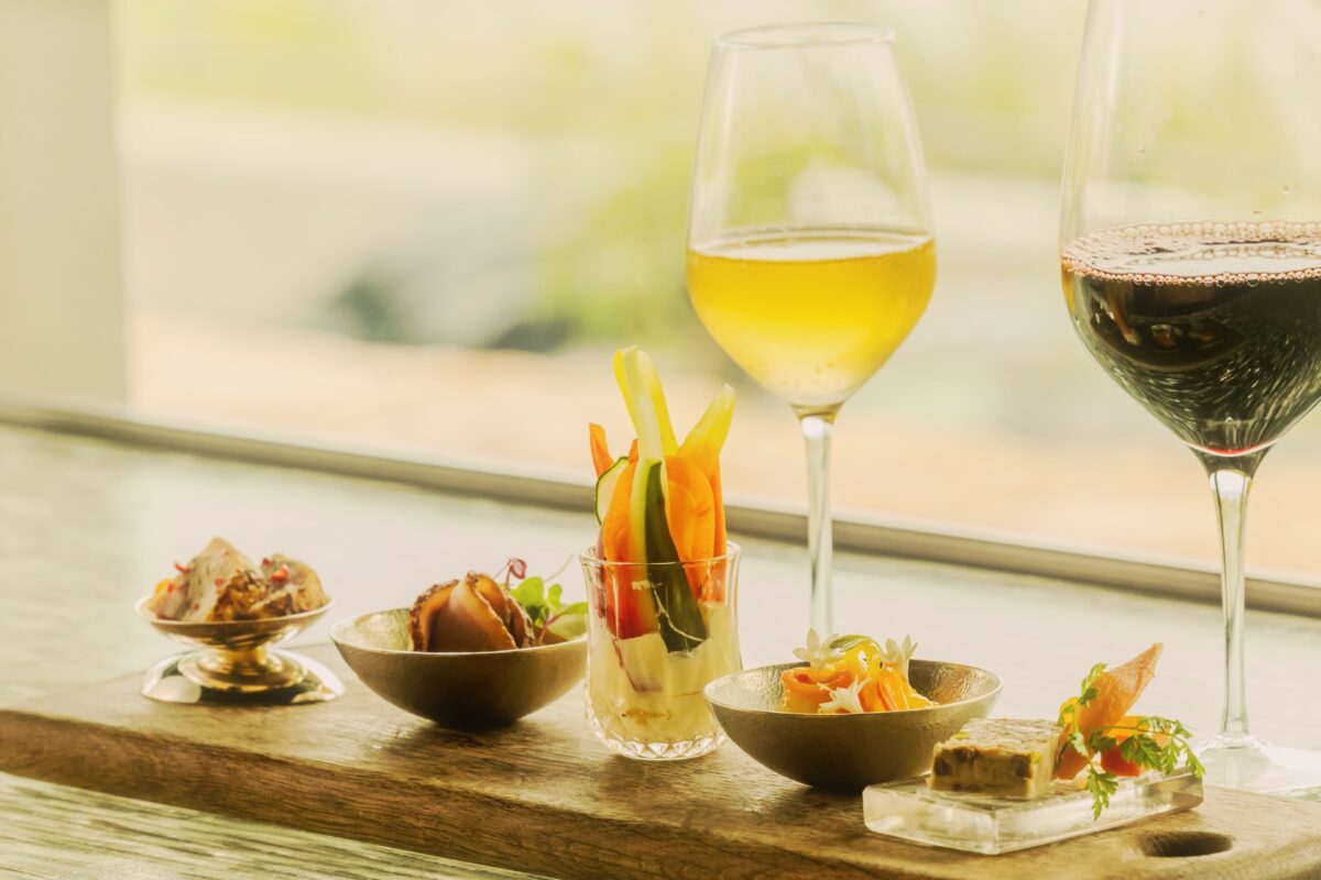 【Cafe】桂川のせせらぎとともに、優雅なイブニングタイムを