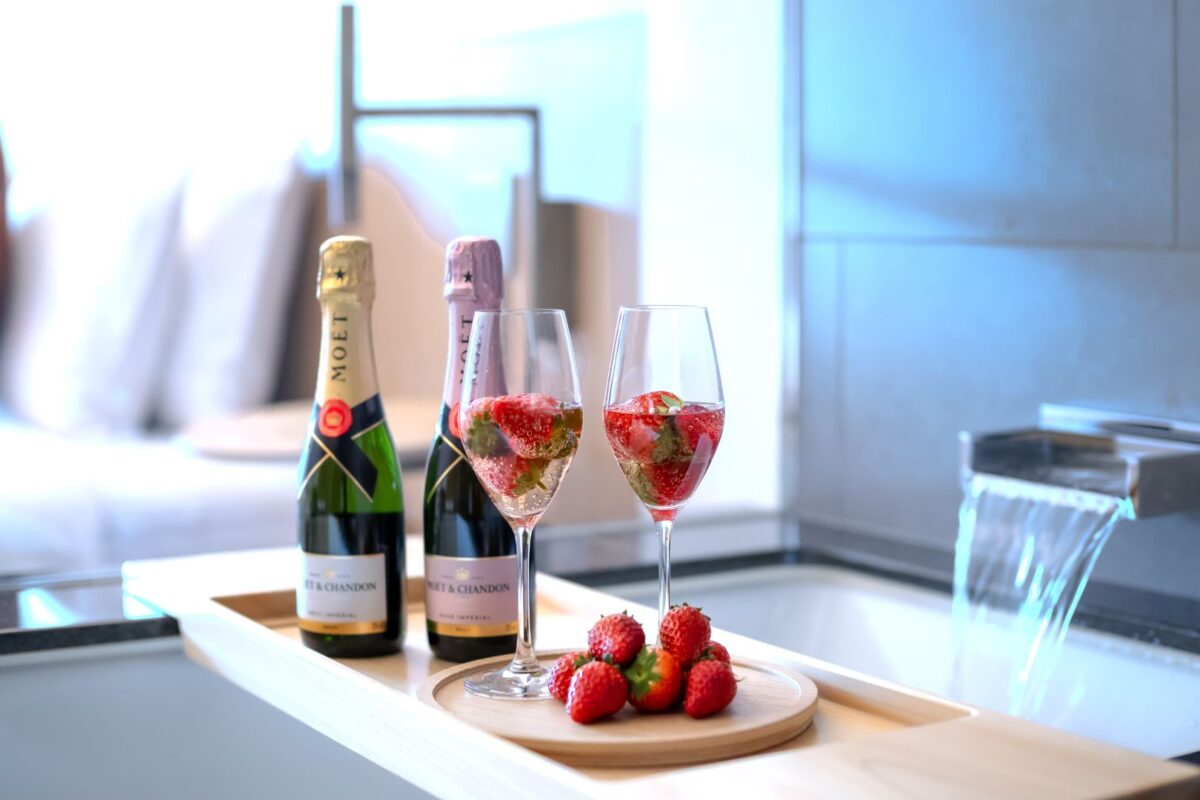 大切な日を祝う苺とシャンパン付記念日ステイ～Inclusive Collection Deluxe付～