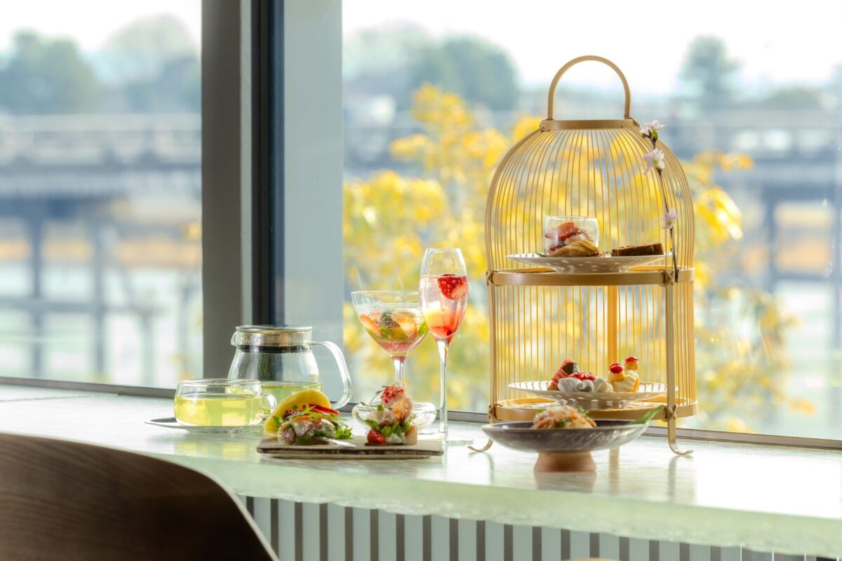 苺と桜色に染まる「アフタヌーンティー ～ル・プランタン～」登場