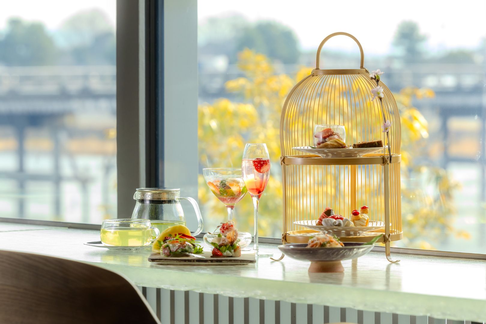 苺と桜色に染まる「アフタヌーンティー ～ル・プランタン～」登場