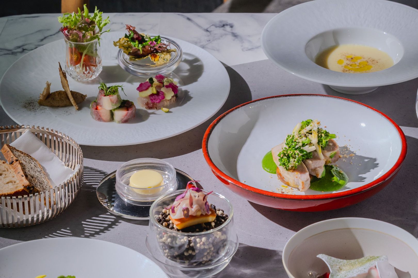 旬の素材を仕立てたRiverside SPRING Lunchコースのイメージ写真