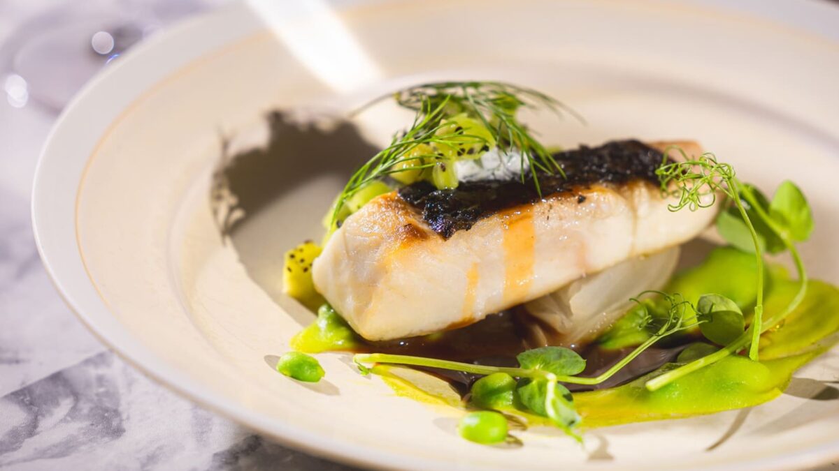 CafeSummer26-4 Riverside Cafe MUNI 夏のランチコースの魚料理のイメージ写真