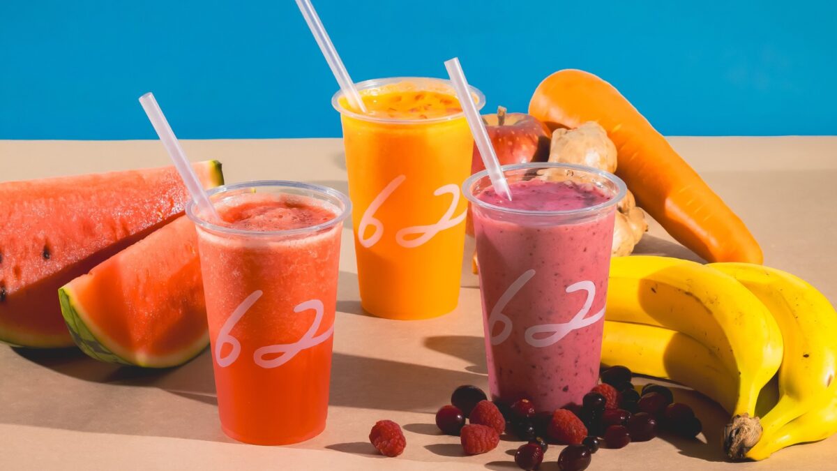 J&S_summer26 Juice & Sweets 夏のドリンク「スイカ」のスムージーや人気のミックスベリーなどのイメージ写真。